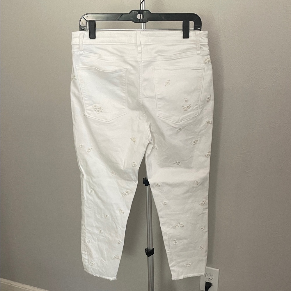 Abercrombie & Fitch White Cropped Jeans with Flower Embroidery - Picture 4 of 7